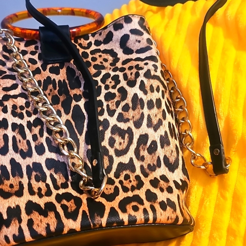 New Vegan Leather Leopard Print Crossbody Bag, Top Unique Circle Handles, Strap - Picture 3 of 7